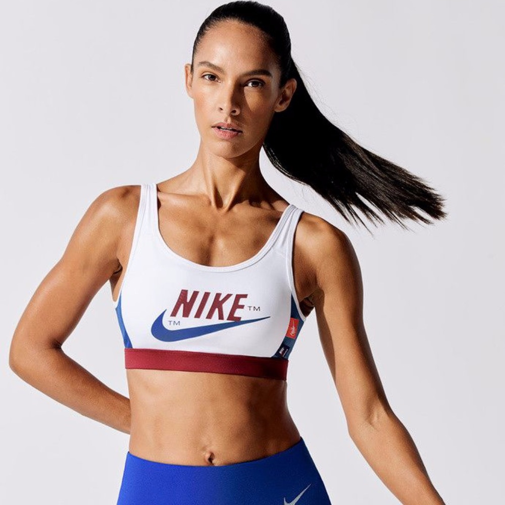 Nike Swoosh Icon Clash Sports Bra